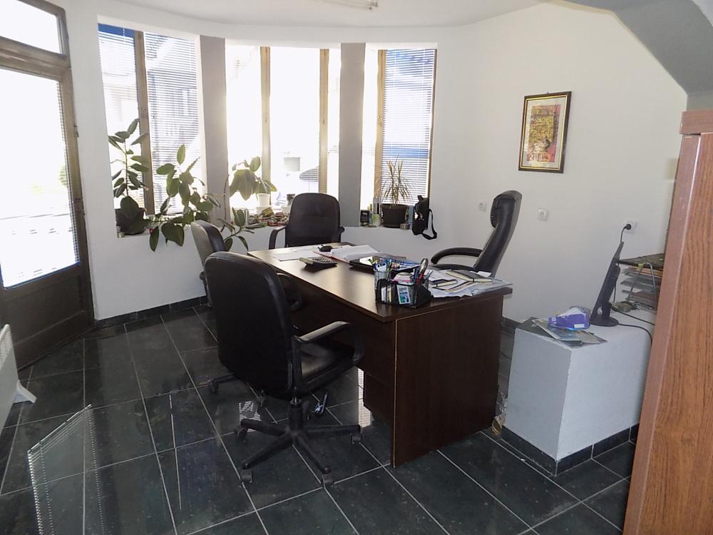 Na prodaju poslovni objekat 27