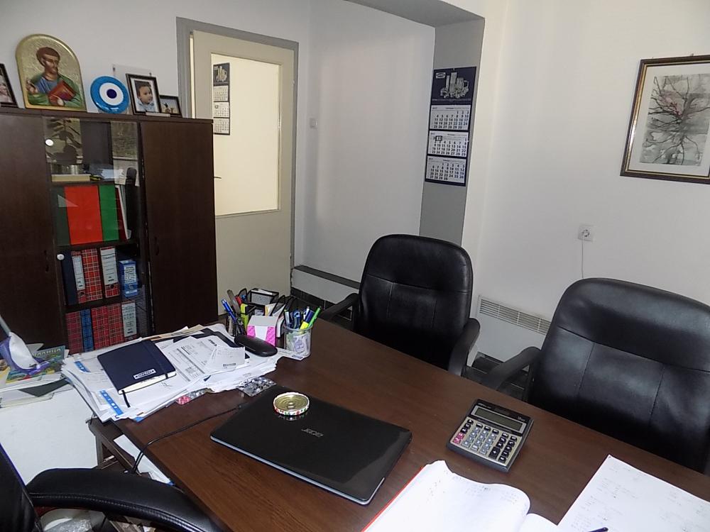 Na prodaju poslovni objekat 28