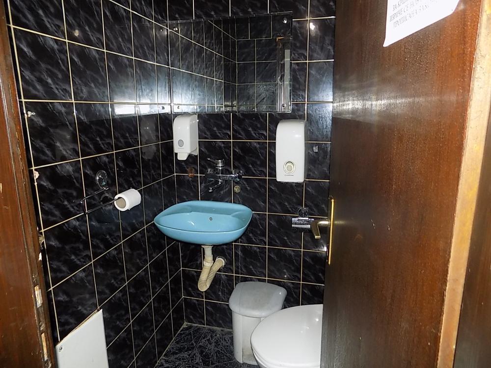 Na prodaju poslovni objekat 10