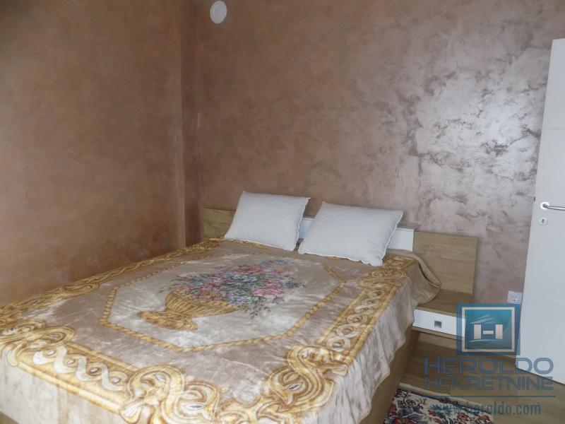 Na prodaju poslovno-stambeni objekat na odličnoj lokaciji 32