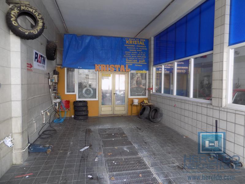 Na prodaju poslovno-stambeni objekat na odličnoj lokaciji 22