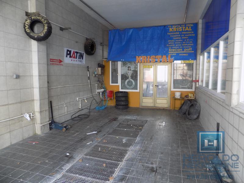 Na prodaju poslovno-stambeni objekat na odličnoj lokaciji 23