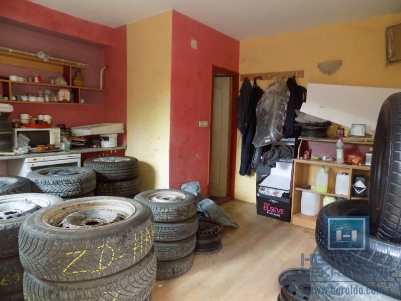 Na prodaju poslovno-stambeni objekat na odličnoj lokaciji 24