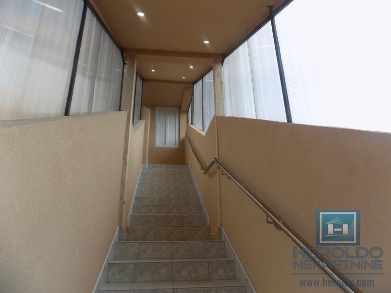 Na prodaju poslovno-stambeni objekat na odličnoj lokaciji 26