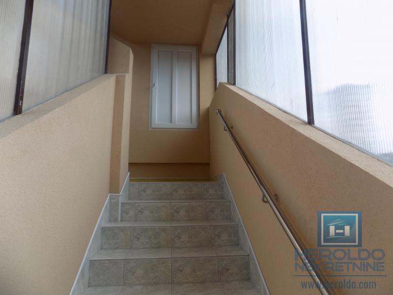 Na prodaju poslovno-stambeni objekat na odličnoj lokaciji 27