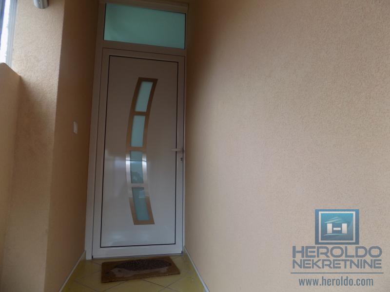 Na prodaju poslovno-stambeni objekat na odličnoj lokaciji 28