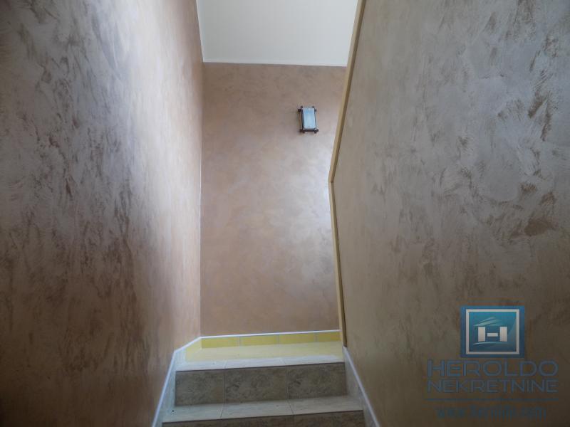 Na prodaju poslovno-stambeni objekat na odličnoj lokaciji 29