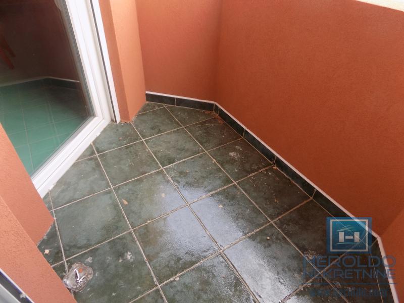 Na prodaju poslovno-stambeni objekat na odličnoj lokaciji 4