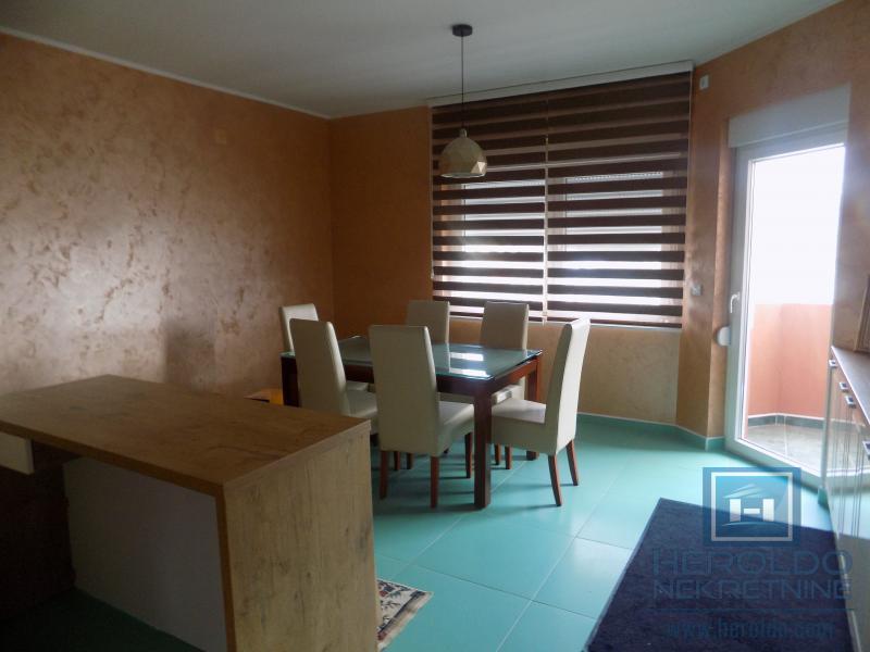 Na prodaju poslovno-stambeni objekat na odličnoj lokaciji 5