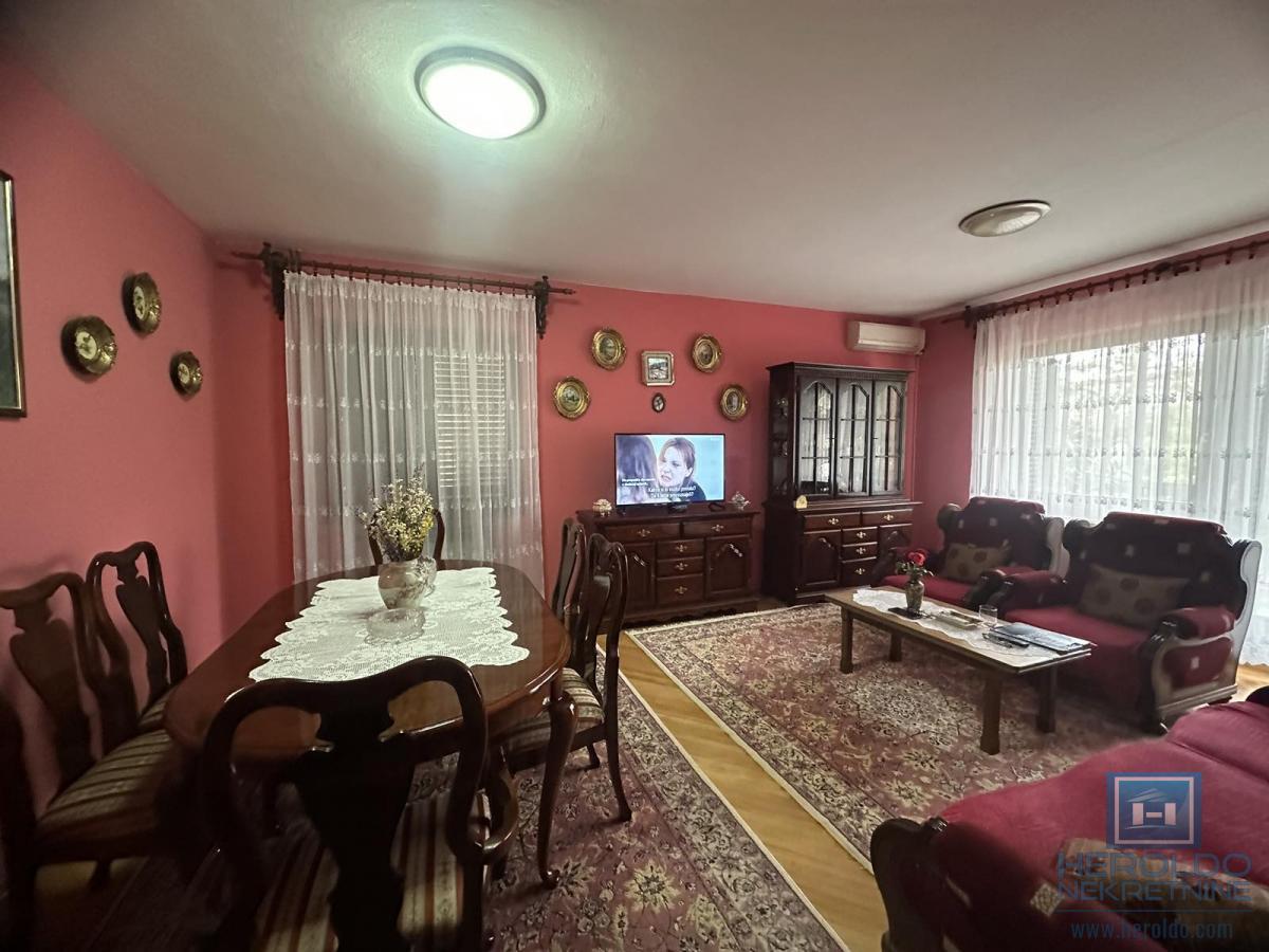 Na prodaju spratna kuća u Ćupriji 10