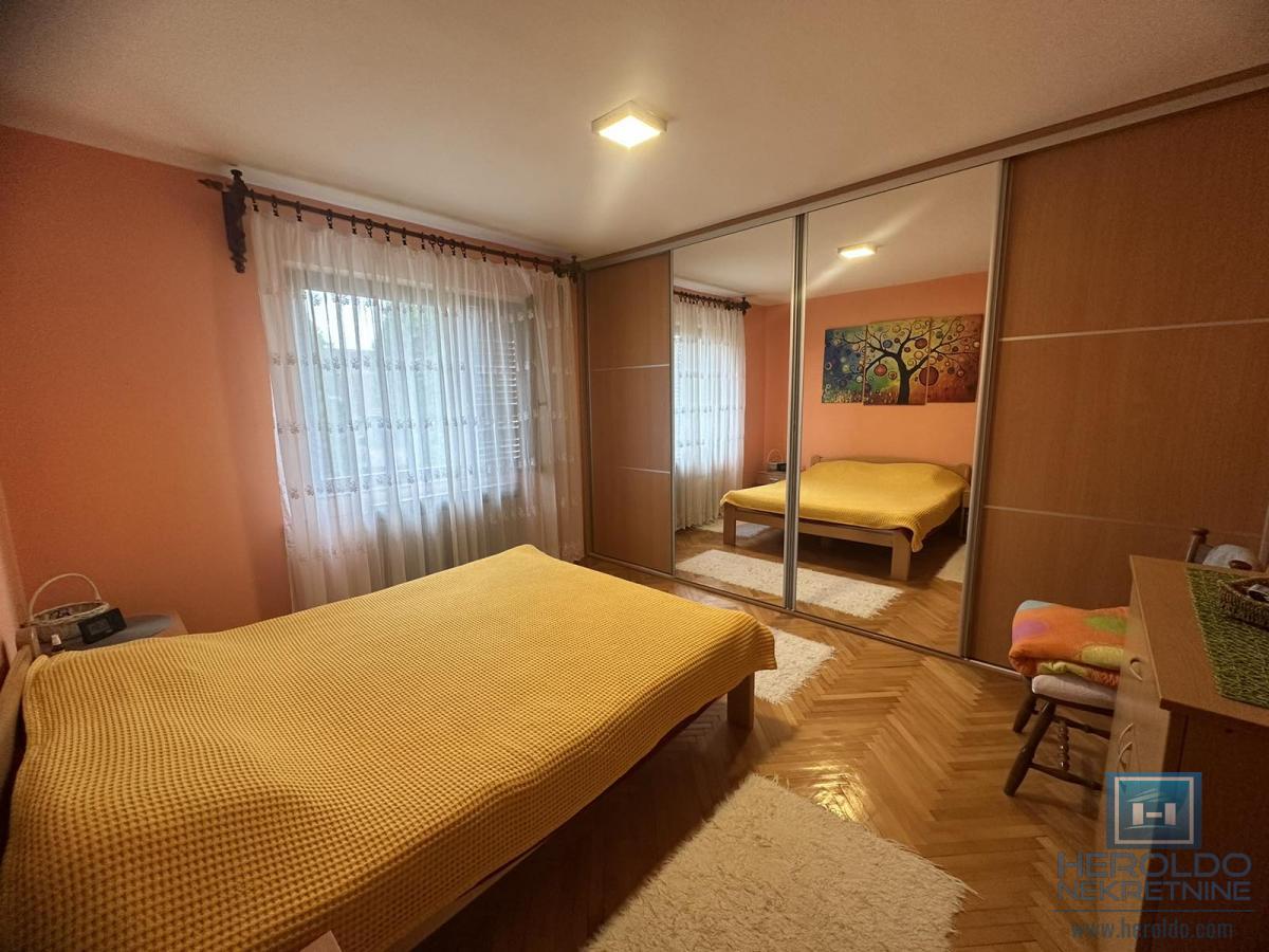 Na prodaju spratna kuća u Ćupriji 5