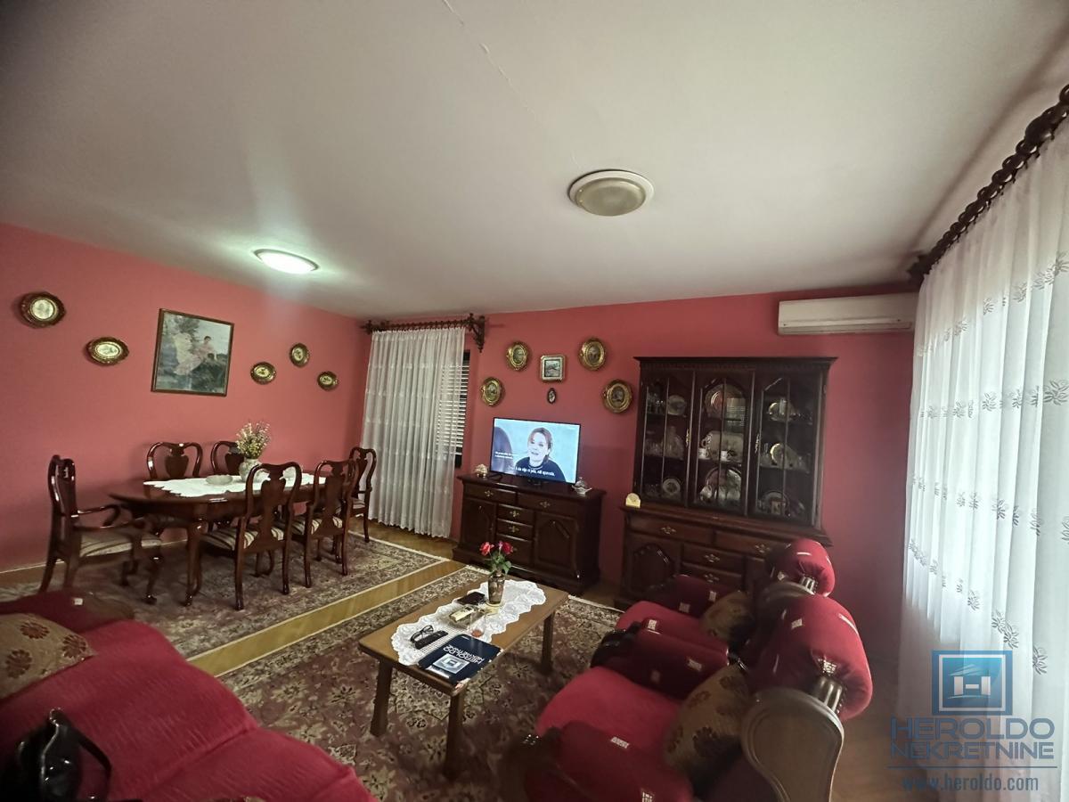 Na prodaju spratna kuća u Ćupriji 9