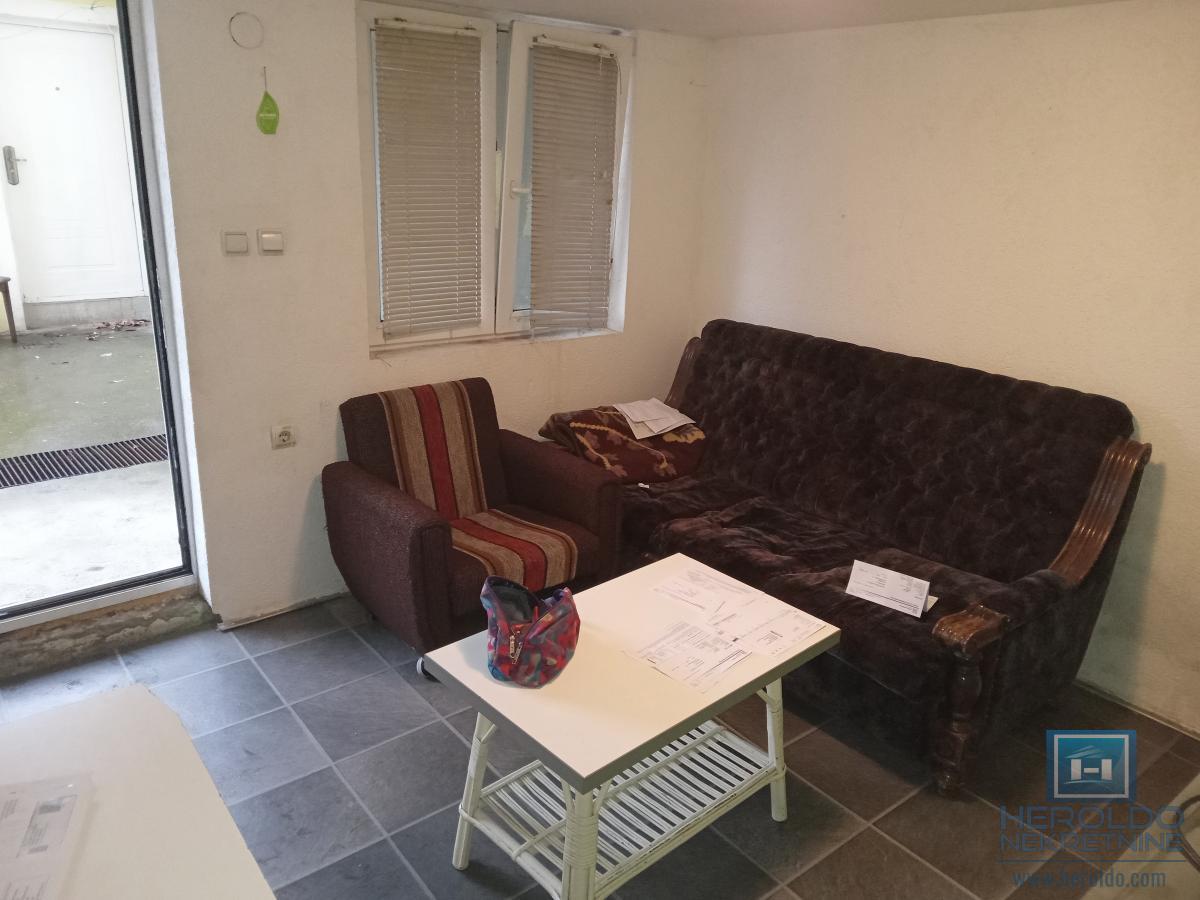 Na prodaju spratna kuća u Ćupriji 11