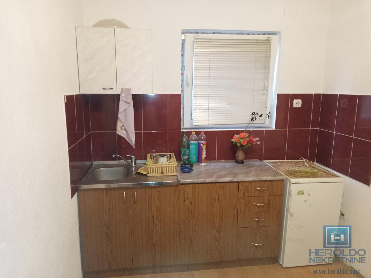 Na prodaju spratna kuća u Ćupriji 13