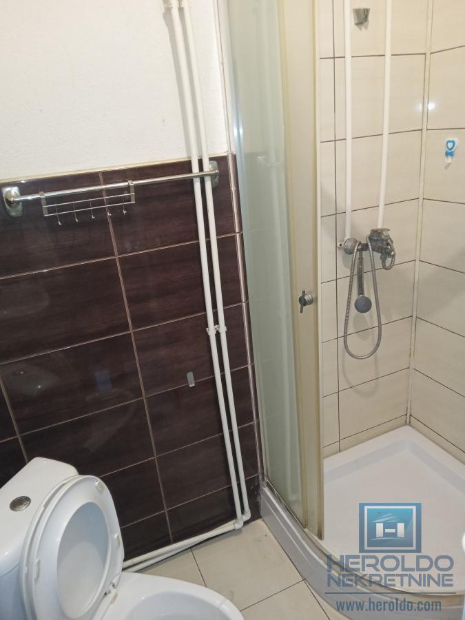 Na prodaju spratna kuća u Ćupriji 18