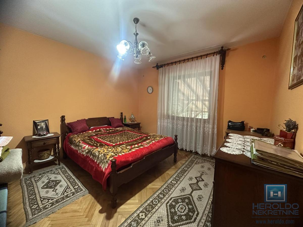 Na prodaju spratna kuća u Ćupriji 12