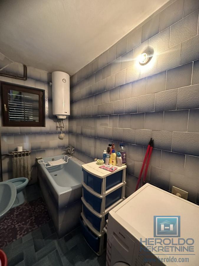 Na prodaju spratna kuća u Ćupriji 14