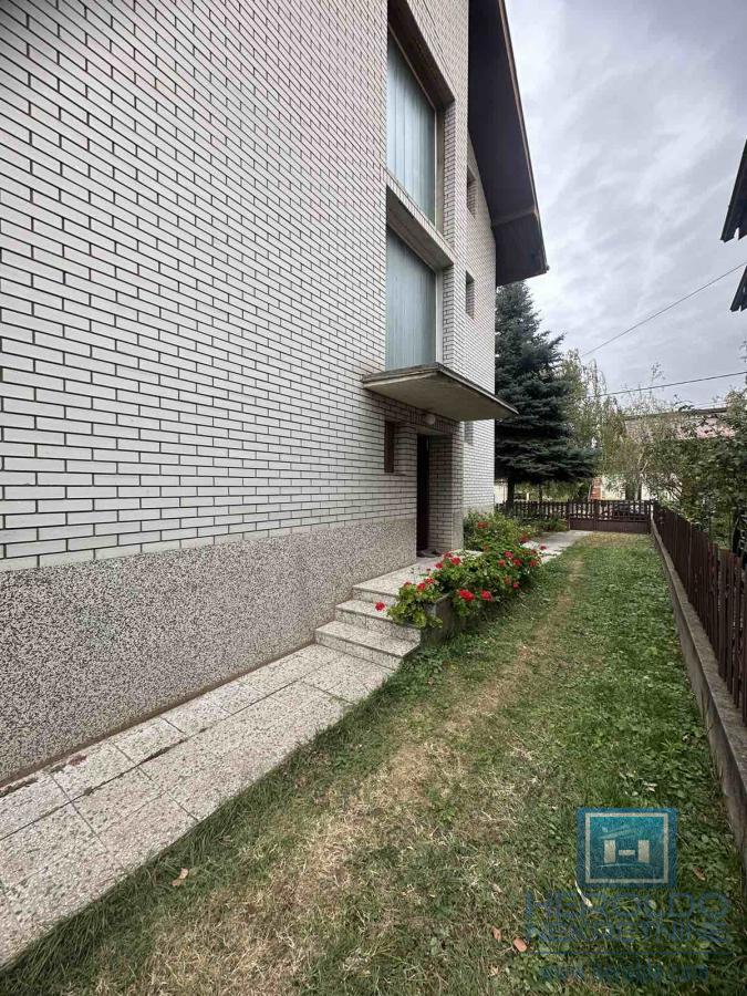 Na prodaju spratna kuća u Ćupriji 15