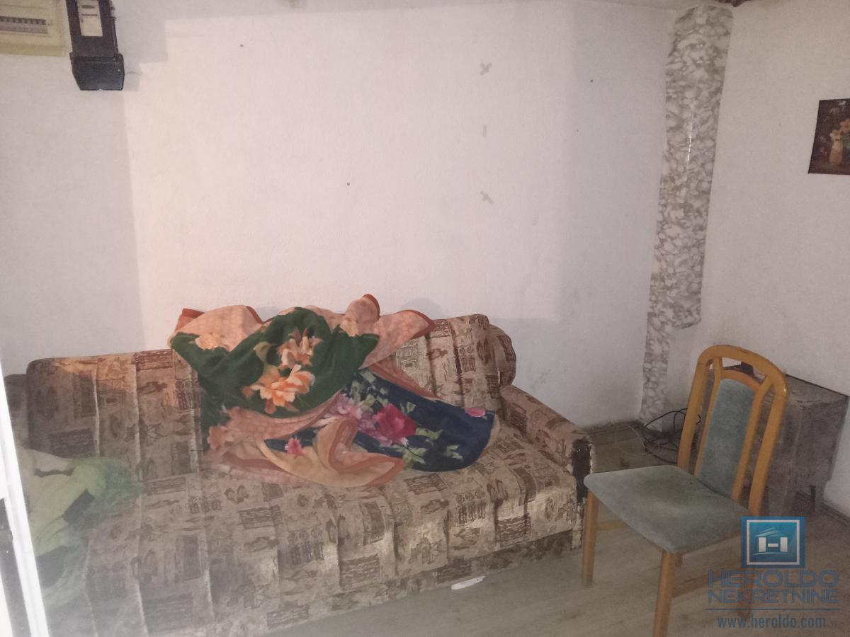 Na prodaju spratna kuća u Ćupriji 6