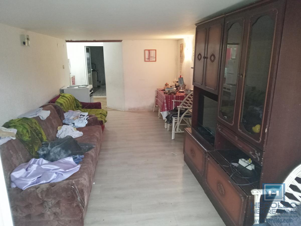 Na prodaju spratna kuća u Ćupriji 8