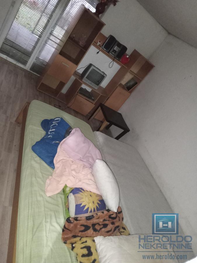 Na prodaju spratna kuća u Ćupriji 9