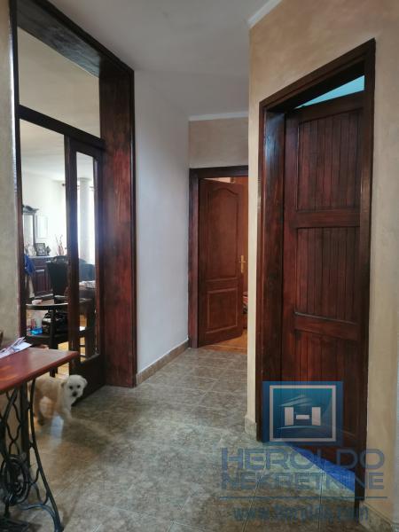 Na prodaju stambeno-poslovna zgrada 4