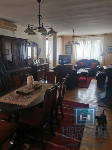 Na prodaju stambeno-poslovna zgrada 8