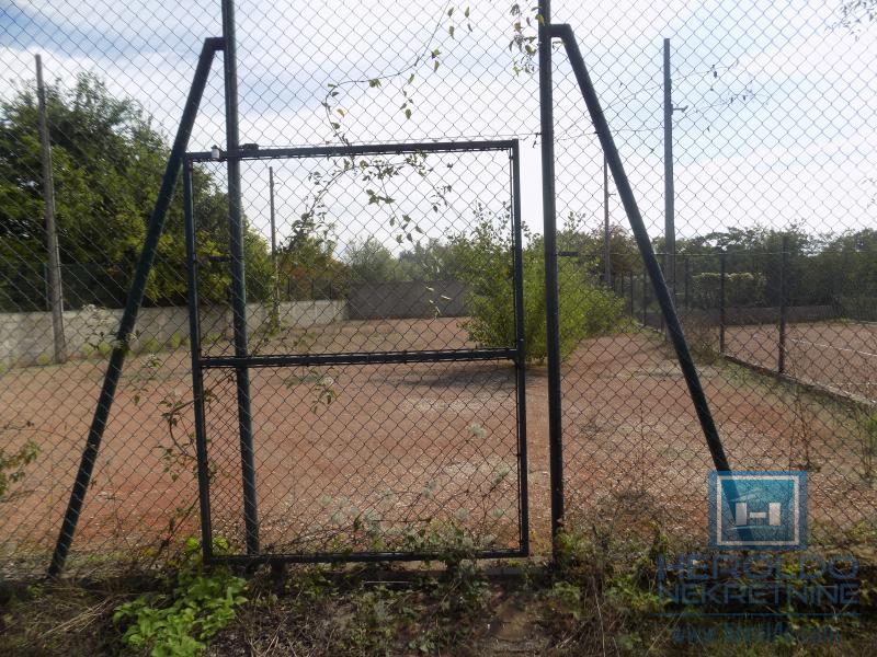 Na prodaju teniski tereni 3