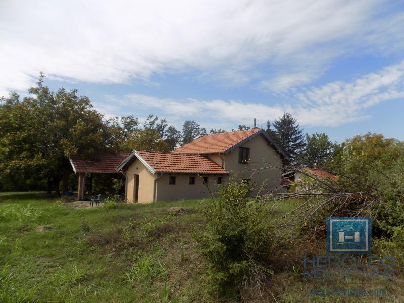 Na prodaju teniski tereni 4