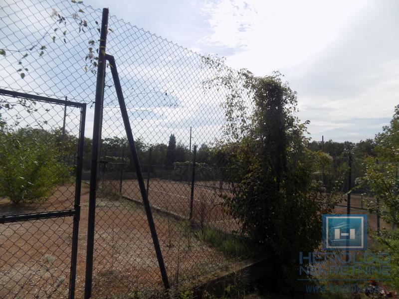 Na prodaju teniski tereni 5