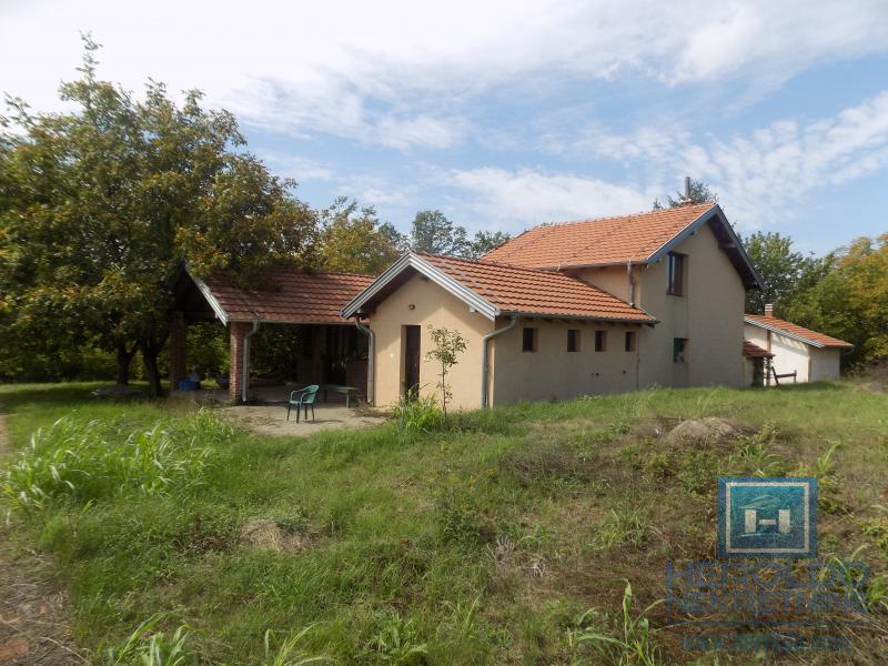 Na prodaju teniski tereni 6