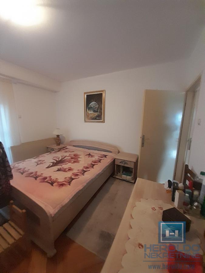 Na prodaju trosoban stan u Ćupriji 13