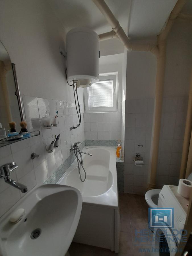 Na prodaju trosoban stan u Ćupriji 14