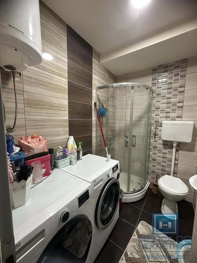 Na prodaju trosoban stan u Ćupriji 12