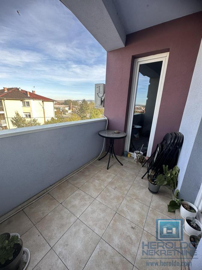 Na prodaju trosoban stan u Ćupriji 14