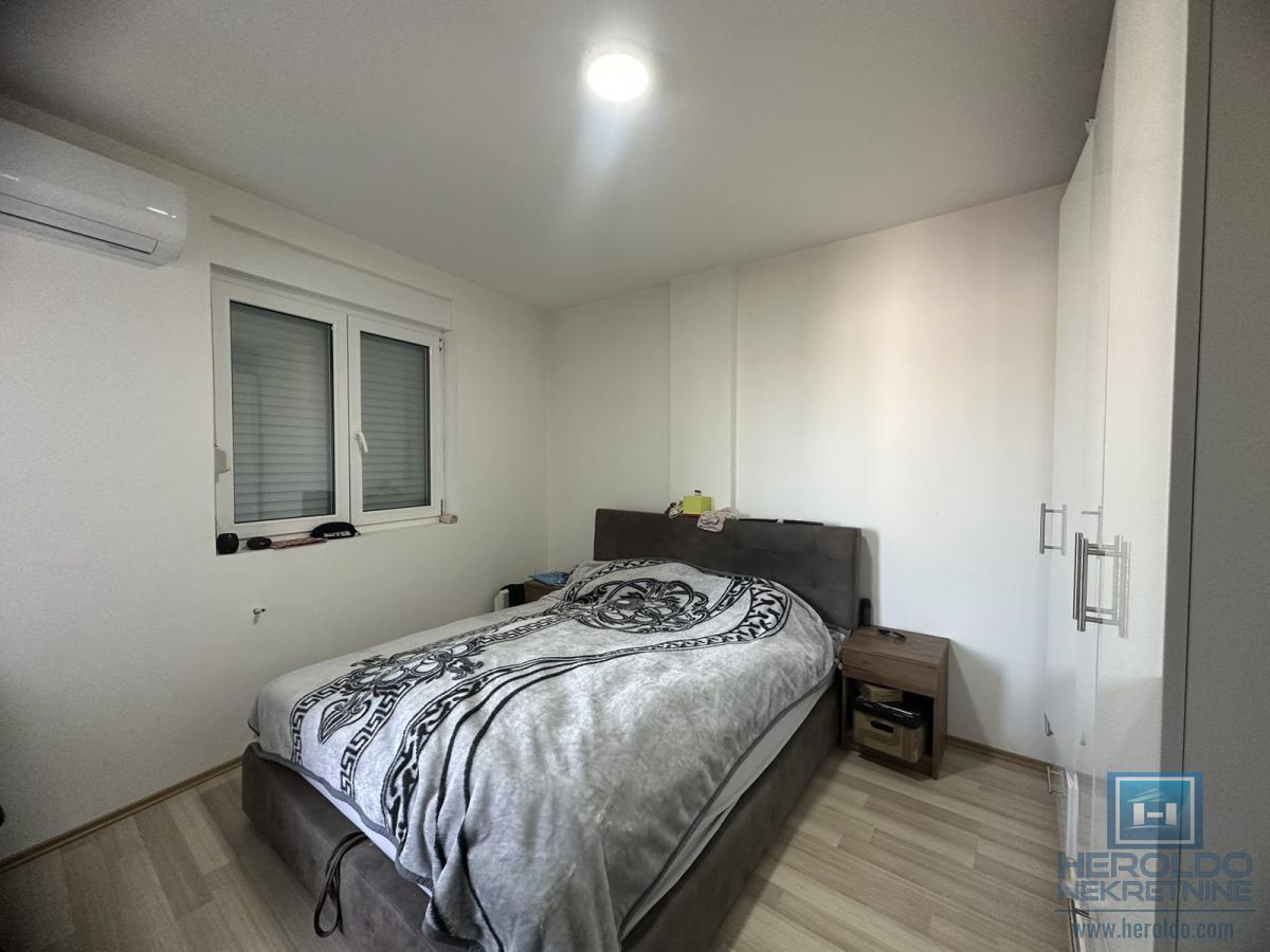 Na prodaju trosoban stan u Ćupriji 8