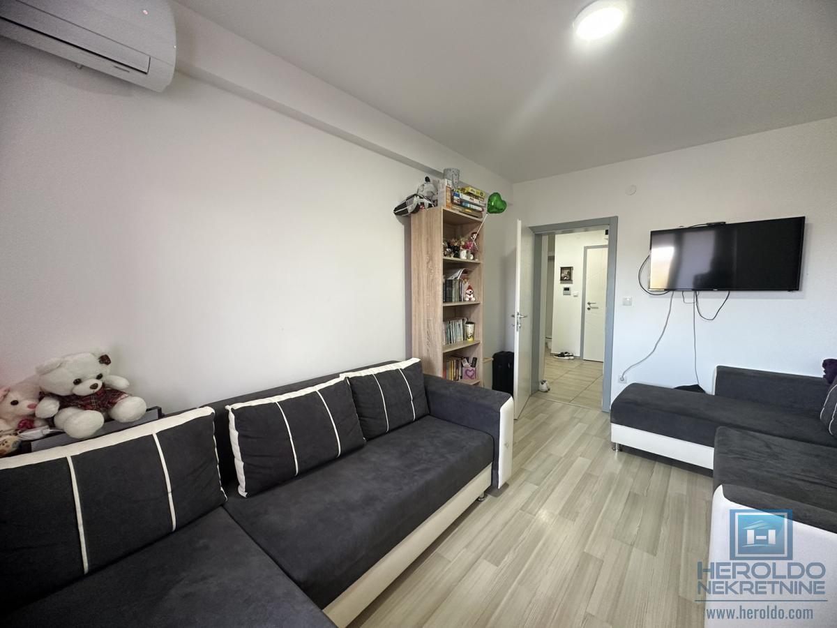 Na prodaju trosoban stan u Ćupriji 9