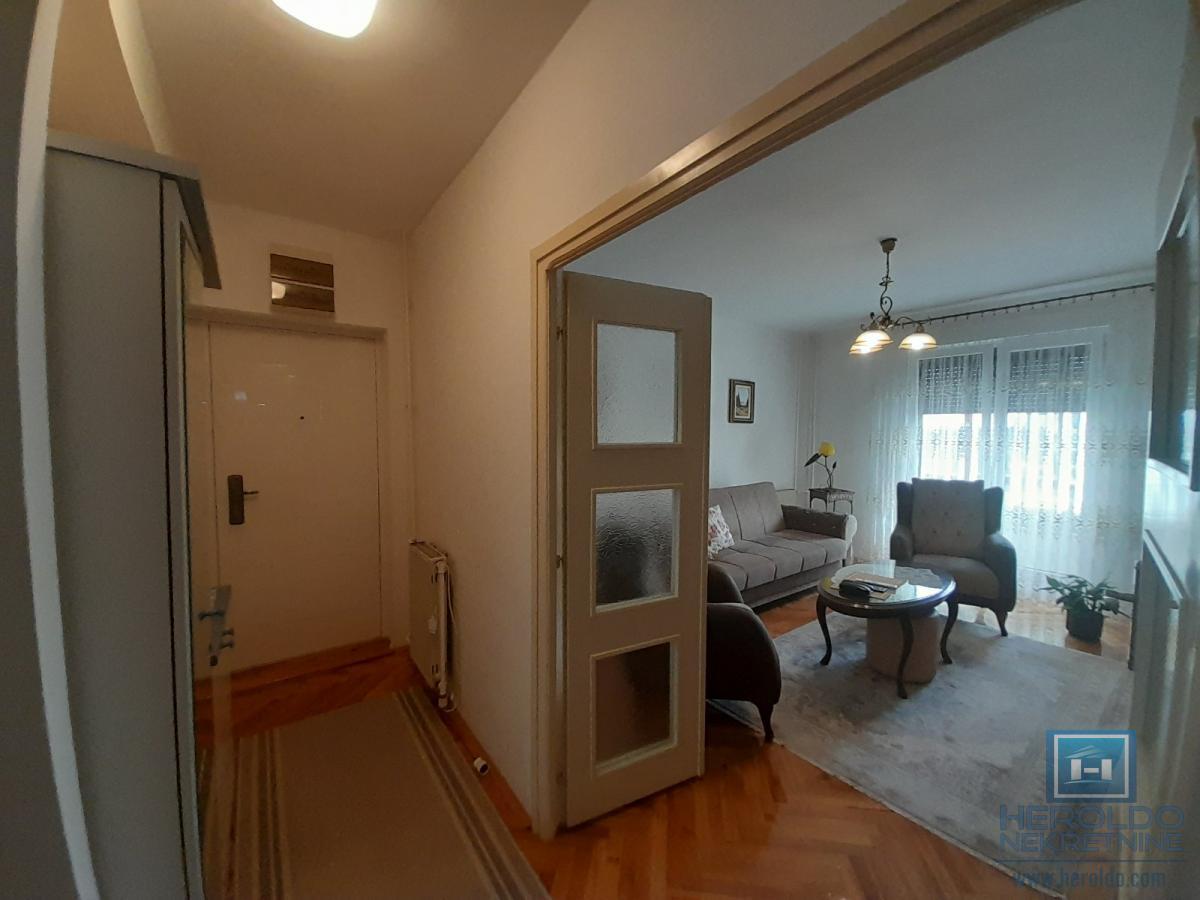 Na prodaju trosoban stan u Ćupriji 3