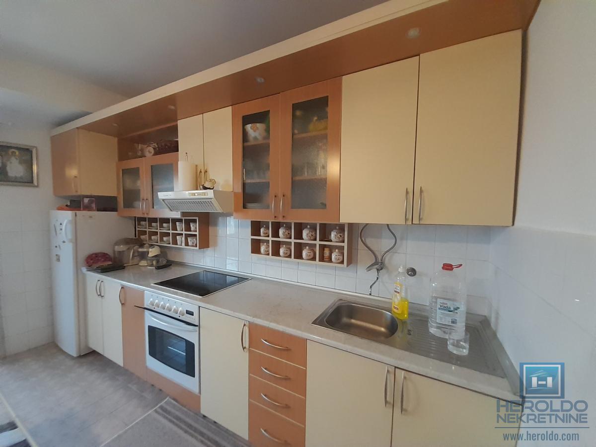 Na prodaju trosoban stan u Ćupriji 6