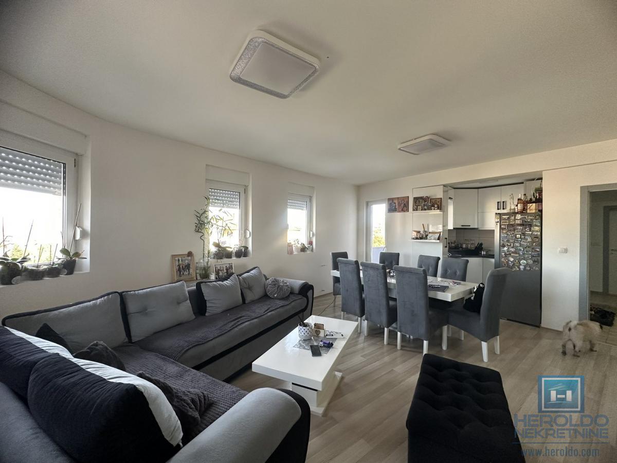 Na prodaju trosoban stan u Ćupriji 1