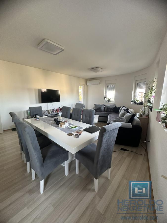 Na prodaju trosoban stan u Ćupriji 2