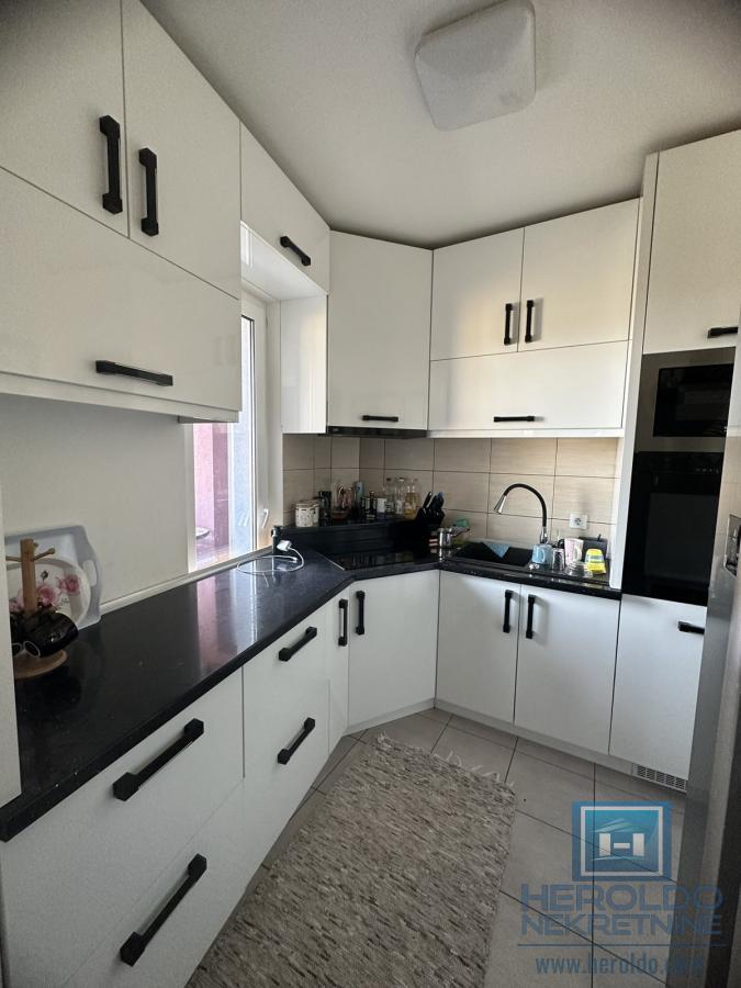 Na prodaju trosoban stan u Ćupriji 5