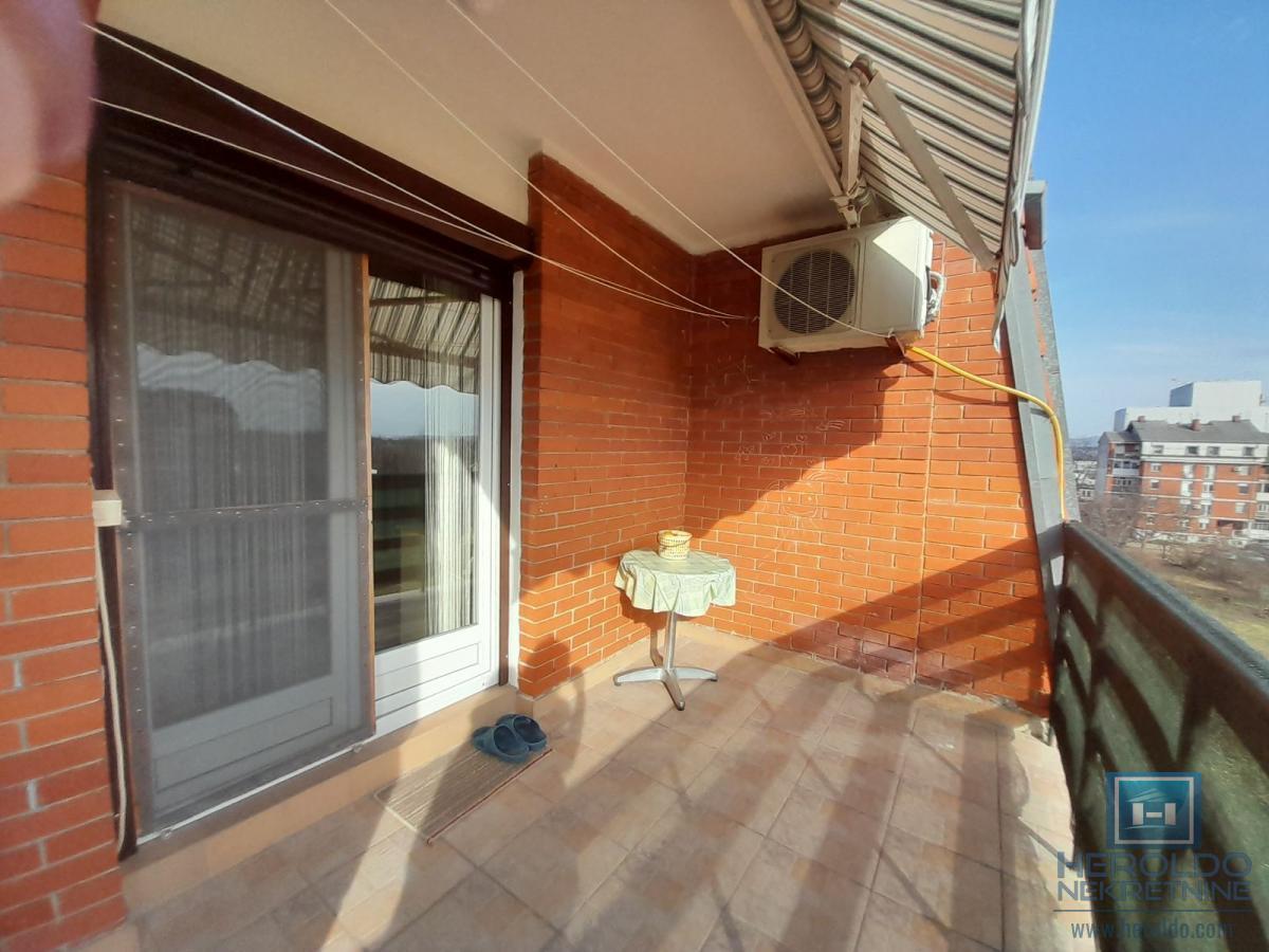 Na prodaju trosoban stan u Ćupriji 16