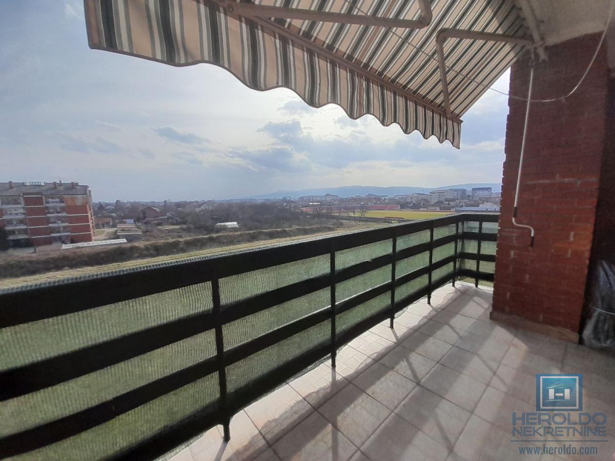 Na prodaju trosoban stan u Ćupriji 17