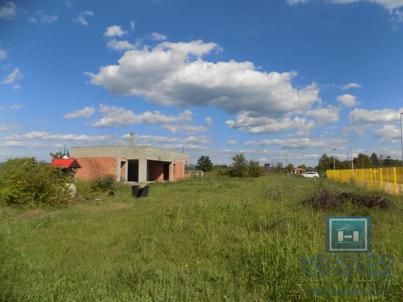 Na prodaju započeta kuća na brdu 7