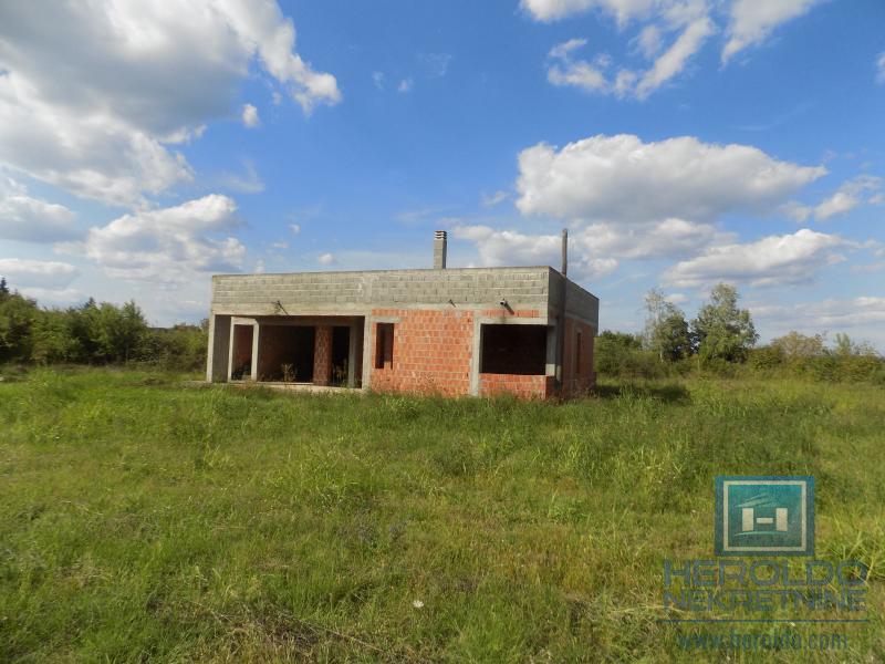 Na prodaju započeta kuća na brdu 2