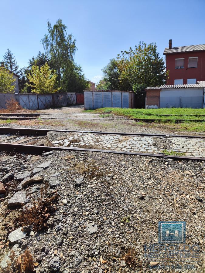 Nezavršena kuća u mirnom naselju 5