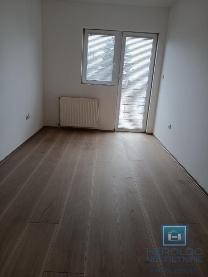 Nov, odmah useljiv stan 2