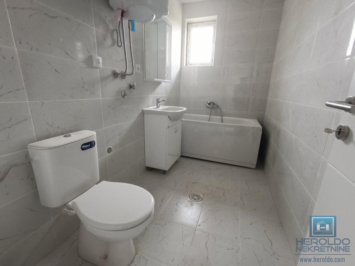 Nov, odmah useljiv stan 6