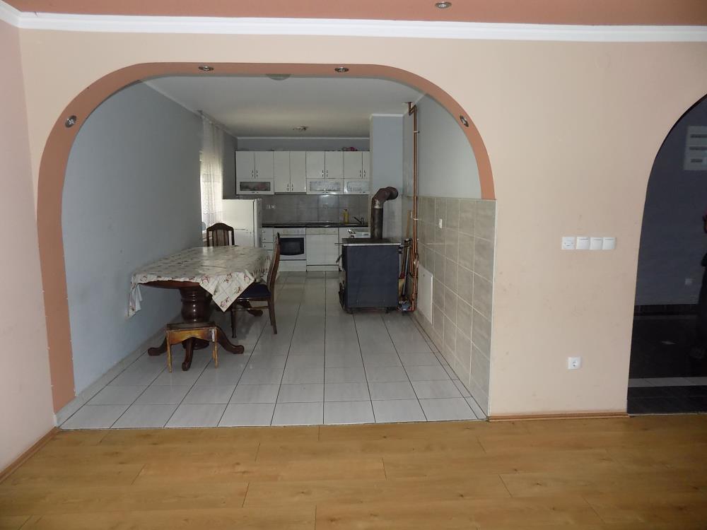 Nova i komforna kuća sa 8 spavaćih soba 4